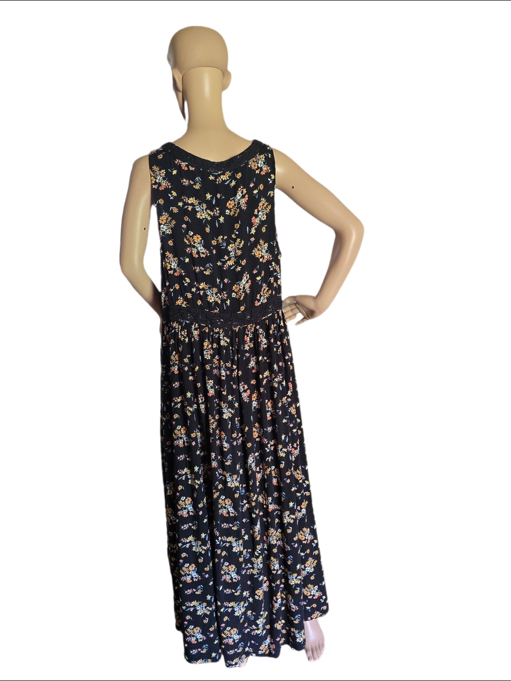 torrid Black Floral High-Low Dress with Cotton Lace Trim - Picture 2 of 9